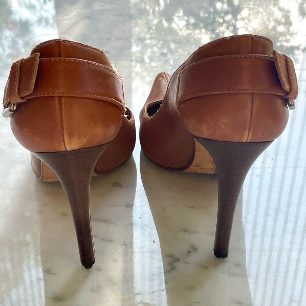 Yves Saint Laurent leather pointed toe pumps, buckle accent, needs heel taps, 37 - Picture 9 of 15